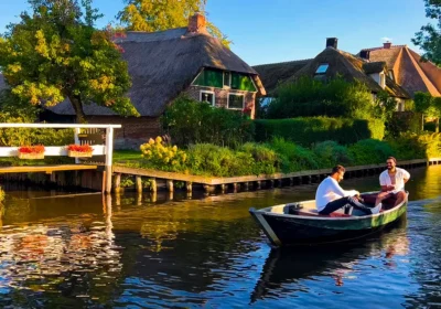 A Luxury Day Trip to Giethoorn