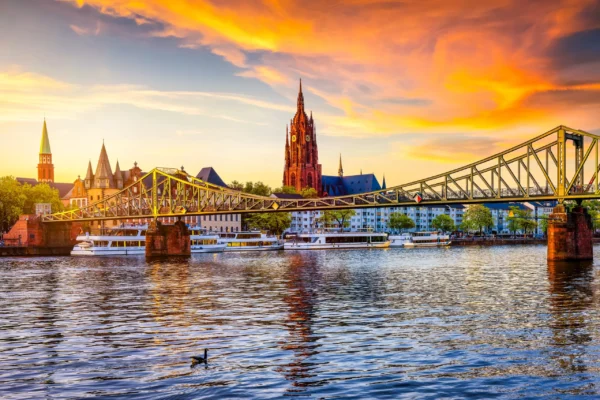 Amsterdam to Frankfurt: Convenient Luxury Transfer