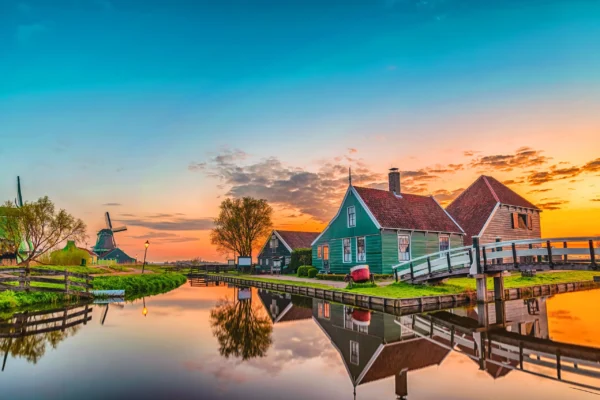 Zaanse Schans and Volendam Private Tour – Clogs, Cheese and More