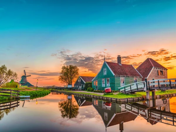 Zaanse Schans and Volendam Private Tour – Clogs, Cheese and More