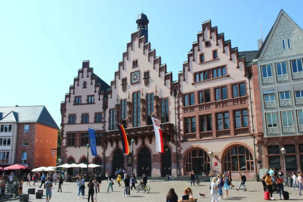 Amsterdam to Frankfurt: Convenient Luxury Transfer